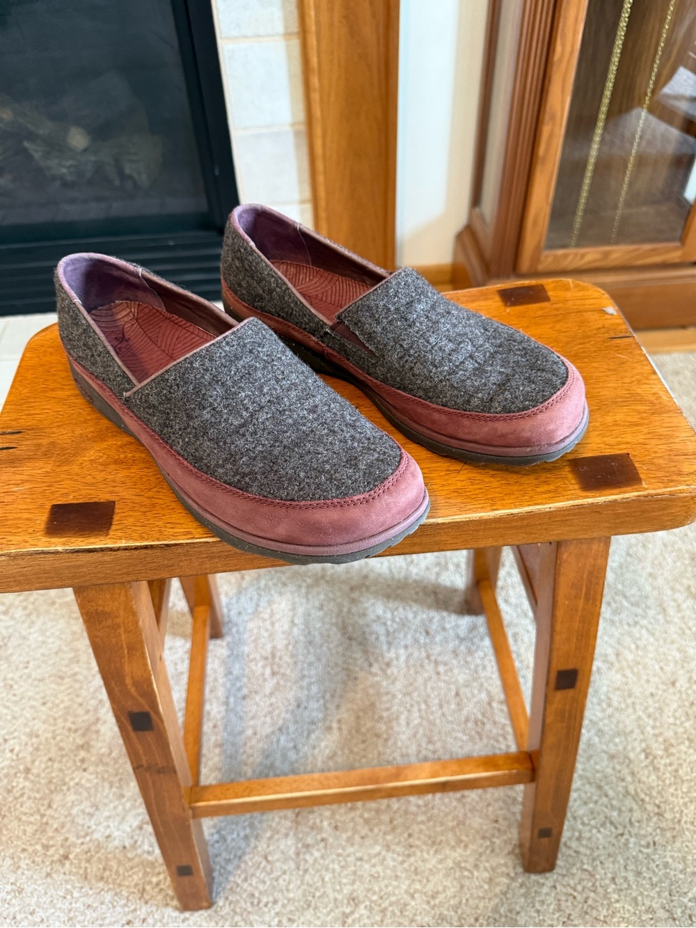 Chaco Women's Gray Felt and Brownish-Red Slip-On Flats